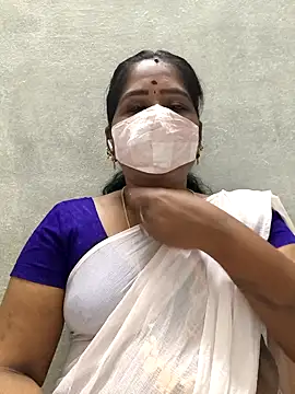 Snapshot of MaaliiiPonuTamil chatting on 5, 5, 2026 MaaliiiPonuTamil online show from 5, 5, 2026