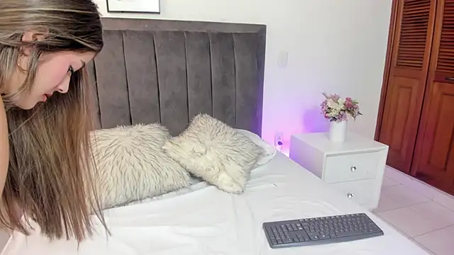 Snapshot of Sophia_Clark8 chatting on 5, 11, 2025 Sophia Clark8 online show from 5, 11, 2025