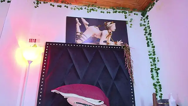 Naia x online show from 24, 2, 2026