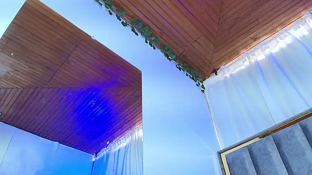 Naia x online show from 5, 11, 2025