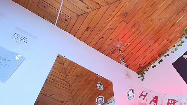 Naia x online show from 23, 10, 2025