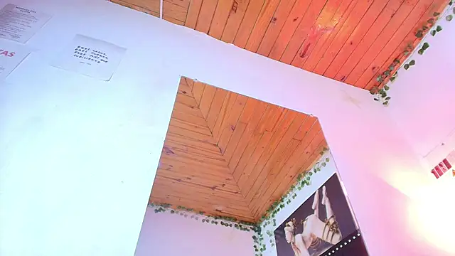 Naia x online show from 5, 2, 2026