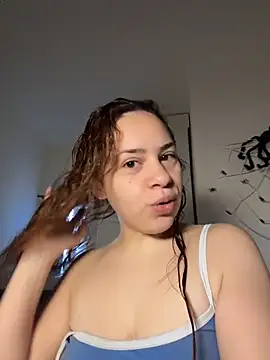 Snapshot of AgnesCampp chatting on 13, 11, 2025 AgnesCampp online show from 13, 11, 2025