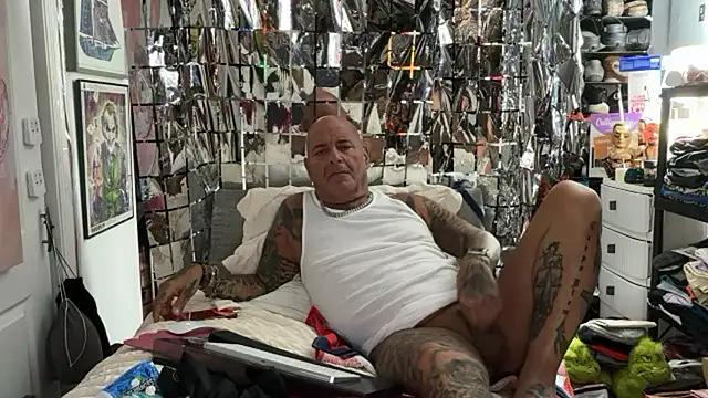 Snapshot of joeytatts66 chatting on 18, 5, 2026 joeytatts66 online show from 18, 5, 2026