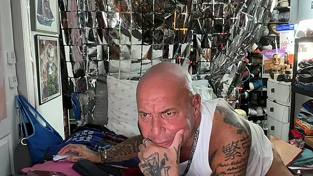 Snapshot of joeytatts66 chatting on 28, 4, 2026 joeytatts66 online show from 28, 4, 2026