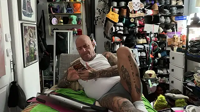 Snapshot of joeytatts66 chatting on 22, 5, 2026 joeytatts66 online show from 22, 5, 2026