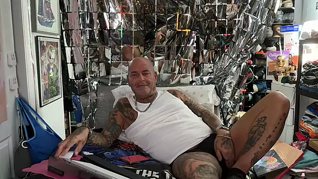 Snapshot of joeytatts66 chatting on 29, 4, 2026 joeytatts66 online show from 29, 4, 2026