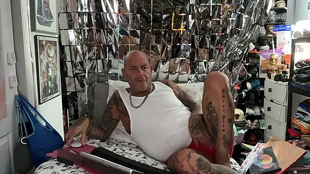 Snapshot of joeytatts66 chatting on 27, 4, 2026 joeytatts66 online show from 27, 4, 2026