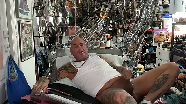 Snapshot of joeytatts66 chatting on 4, 5, 2026 joeytatts66 online show from 4, 5, 2026