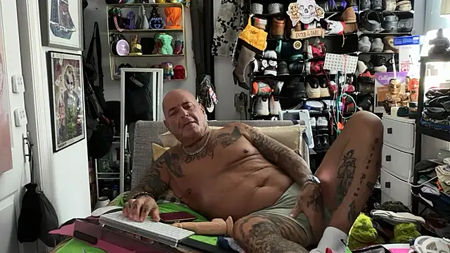 Snapshot of joeytatts66 chatting on 21, 5, 2026 joeytatts66 online show from 21, 5, 2026