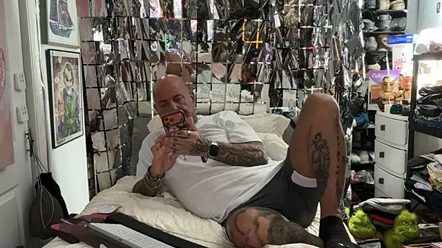Snapshot of joeytatts66 chatting on 17, 5, 2026 joeytatts66 online show from 17, 5, 2026