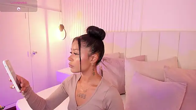 natali henao online show from 9, 10, 2025