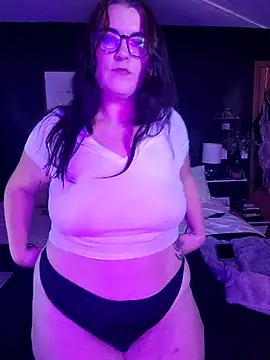 Snapshot of _CumSeeV_ chatting on 7, 10, 2025 CumSeeV online show from 7, 10, 2025