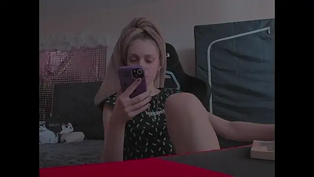 Kathleen Meow online show from 20, 11, 2025