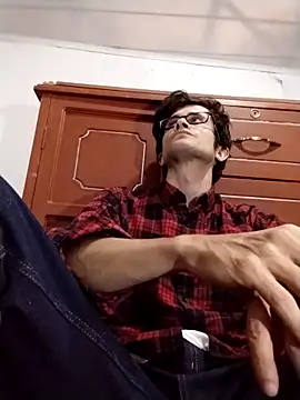 Loggan donnelly online show from 31, 3, 2026