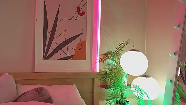 Snapshot of ViolaFlirt chatting on 24, 10, 2025 ViolaFlirt online show from 24, 10, 2025