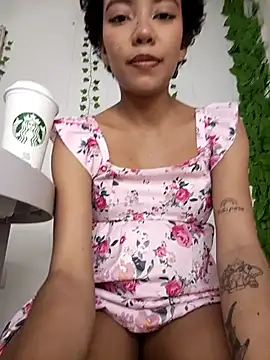 Snapshot of lianisrose chatting on 9, 7, 2026 lianisrose online show from 9, 7, 2026