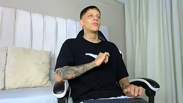 Snapshot of Adam_hard_ chatting on 23, 9, 2025 Adam hard  online show from 23, 9, 2025