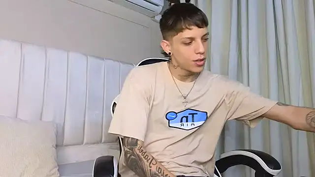 Snapshot of Adam_hard_ chatting on 15, 9, 2025 Adam hard  online show from 15, 9, 2025