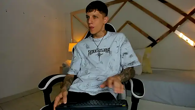 Snapshot of Adam_hard_ chatting on 16, 9, 2025 Adam hard  online show from 16, 9, 2025