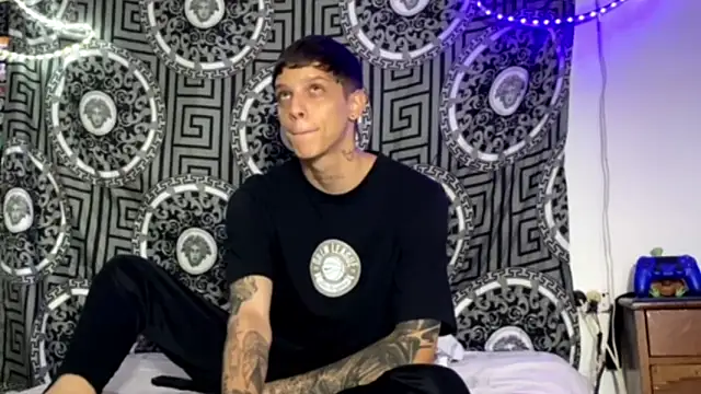 Snapshot of Adam_hard_ chatting on 30, 10, 2025 Adam hard  online show from 30, 10, 2025