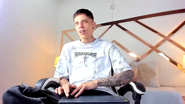 Snapshot of Adam_hard_ chatting on 26, 9, 2025 Adam hard  online show from 26, 9, 2025