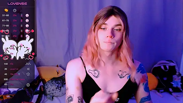 Snapshot of Alice_Hells chatting on 17, 10, 2025 Alice Hells online show from 17, 10, 2025