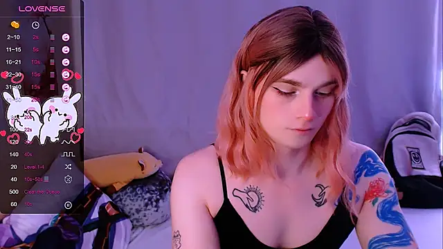 Snapshot of Alice_Hells chatting on 20, 10, 2025 Alice Hells online show from 20, 10, 2025