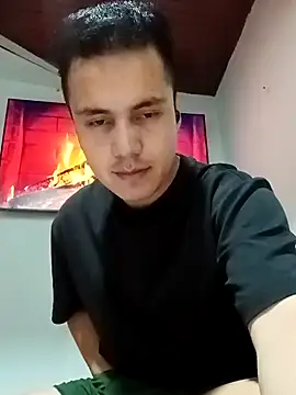 Snapshot of Axel11Luna chatting on 8, 4, 2026 Axel11Luna online show from 8, 4, 2026