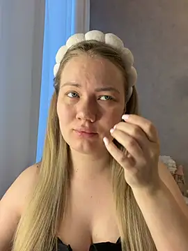 LianaCruz   online show from 4, 2, 2026