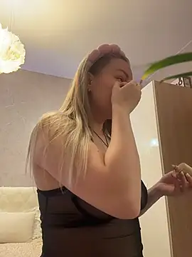 LianaCruz   online show from 2, 12, 2025