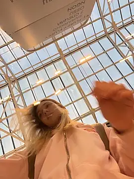 Lia  Love online show from 17, 11, 2025