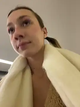 Lia  Love online show from 28, 11, 2025