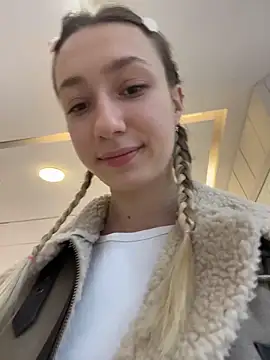 Lia  Love online show from 4, 11, 2025