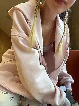 Lia  Love online show from 28, 10, 2025