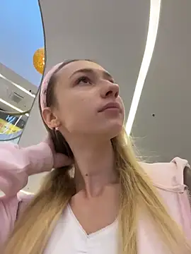 Lia  Love online show from 3, 11, 2025