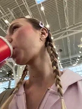 Lia  Love online show from 14, 11, 2025