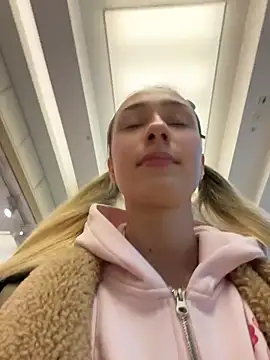 Lia  Love online show from 12, 11, 2025