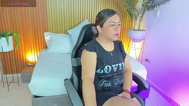 Snapshot of nahia_13 chatting on 2, 5, 2026 nahia 13 online show from 2, 5, 2026