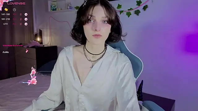 Snapshot of Sweet_Paradox chatting on 10, 10, 2025 Sweet Paradox online show from 10, 10, 2025