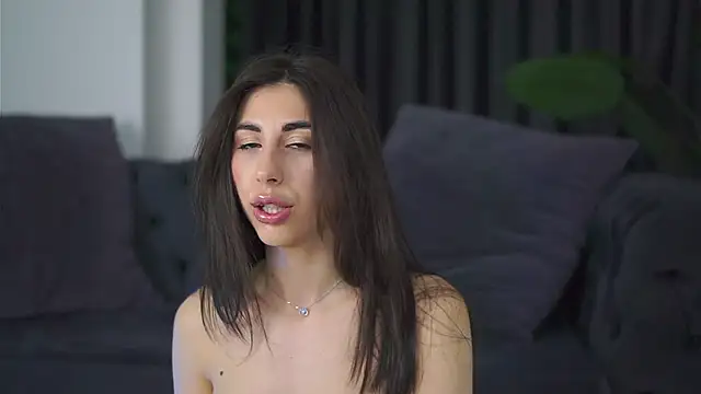 LaraSin online show from 1, 2, 2025