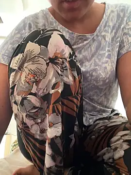 Snapshot of devi_01 chatting on 5, 1, 2025 devi 01 online show from 5, 1, 2025