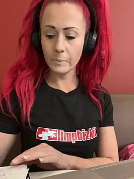 Snapshot of SweetSolez chatting on 18, 10, 2025 SweetSolez online show from 18, 10, 2025