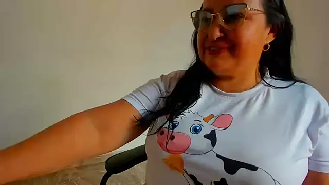 GiaNahomi online show from 8, 3, 2025