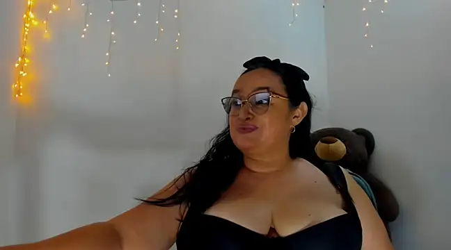 GiaNahomi online show from 11, 3, 2025
