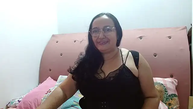 GiaNahomi online show from 23, 2, 2025
