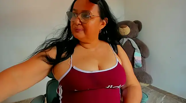 GiaNahomi online show from 11, 3, 2025