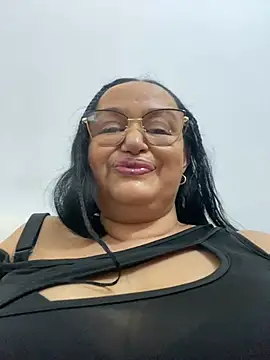 GiaNahomi online show from 12, 1, 2025