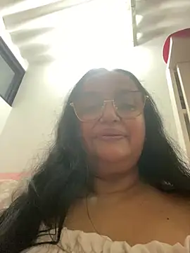 GiaNahomi online show from 5, 1, 2025