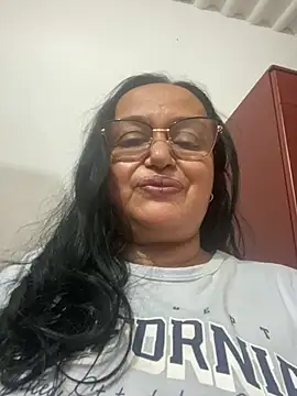 GiaNahomi online show from 6, 2, 2025
